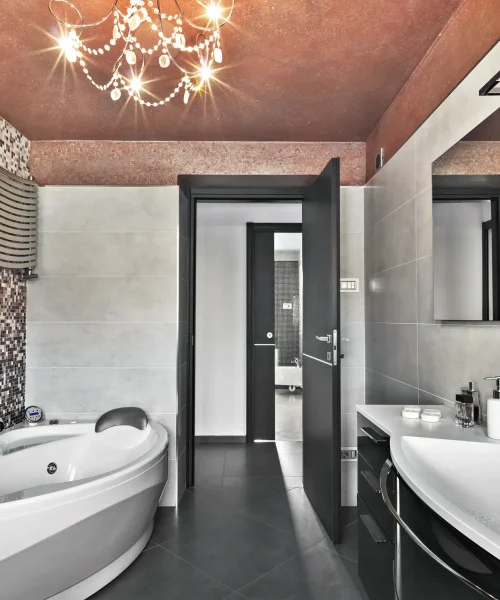 A modern interior of the luxurious bathroom.