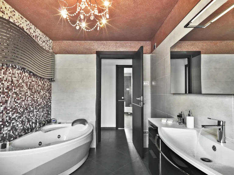 A modern interior of the luxurious bathroom.